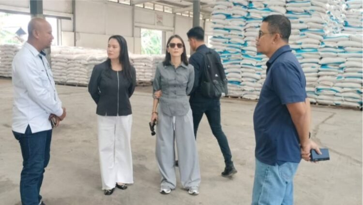 Pastikan Persediaan Pupuk Aman, Komisaris Utama PT Pusri Palembang Kunjungi Gudang Penyangga Lini III Kalibagor Situbondo