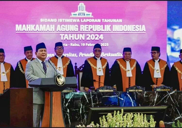 Prabowo Foto Bersama Dengan Para Hakim Agung di Gedung Mahkamah Agung.