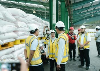 Kunjungi Pupuk Kujang, Wamen BUMN Aminuddin Pastikan Ketersediaan Pupuk dan Resmikan Kebun Riset