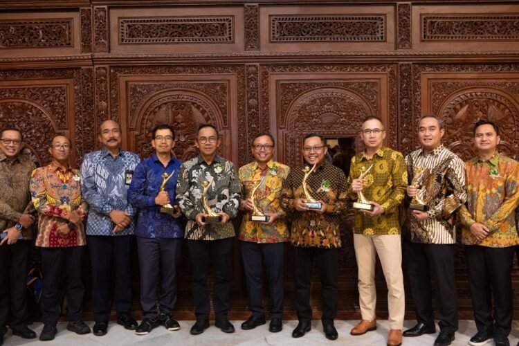 Sukses Raih Piala PROPER Emas ke-5 Kalinya, Polytama Tunjukkan Kinerja Terbaik dalam Pengelolaan Lingkungan