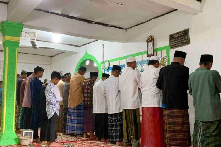 Tarekat Naqsabandiyah Kota Padang Lebih Dulu Melaksanakan Shalat Id