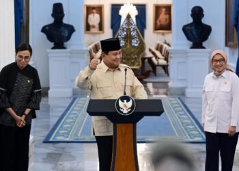 Senyum Lebar ASN Menanti Cairnya THR dan Gaji ke-13