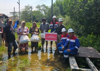 PGN Salurkan Paket Sembako, Bantu Warga Pulih Pasca Banjir di Bekasi