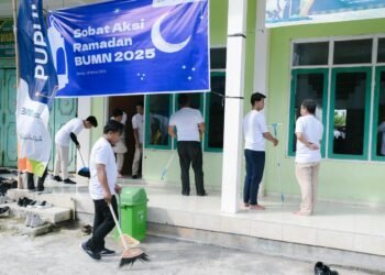 ‘Sobat Aksi Ramadan’ Pupuk Indonesia Bersih-bersih Ponpes di Demak