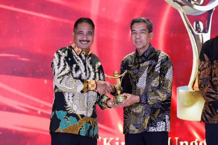Perkuat Inovasi dan Strategi, Pupuk Indonesia Sabet 3 Penghargaan  dan Rahmad Pribadi Dinobatkan sebagai CEO Visioner