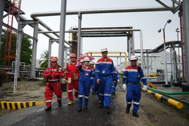 Wujudkan Komitmen Dekarbonisasi, Tim Jejak Keberlanjutan Pertamina Tinjau Inovasi Keberlanjutan Kilang Dumai