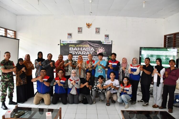 Dukung Pelayanan Maksimal untuk Masyarakat, Kilang Balongan Beri Pelatihan Bahasa Isyarat Bagi  Perangkat Kelurahan Lemah Mekar