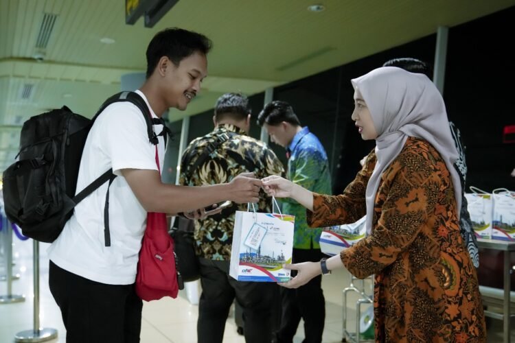 Inilah Cara Unik KPI Promosikan Produk UMKM Mitra Binaan di Ketinggian 25 Ribu Kaki