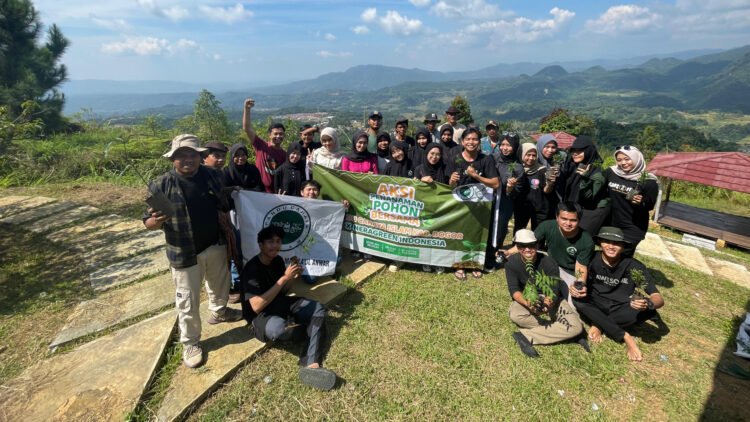 Aksi Nyata Selamatkan Lingkungan, DPD PCI MA Kabupaten Bogor dan Warga Tanam Pohon di Sukajaya