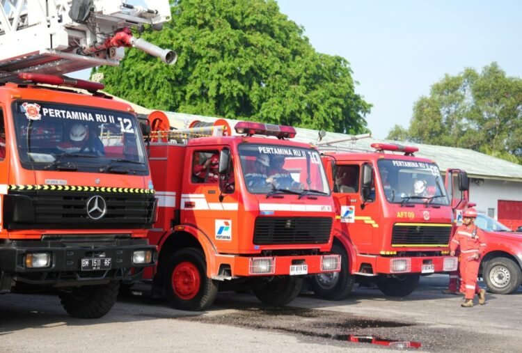 Dukung Upaya Pemadaman Karhutla di Rohil, Kilang Pertamina Dumai Terjunkan Tim Pemadam dan Inovasi Nozzle Gambut