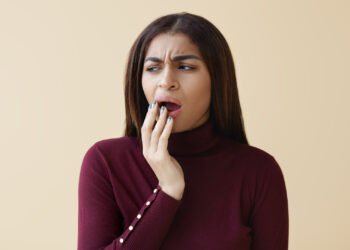 Bukan Kebetulan! Ini Alasan Lidah Sering Tergigit Menurut Primbon dan Ilmu kedokteran