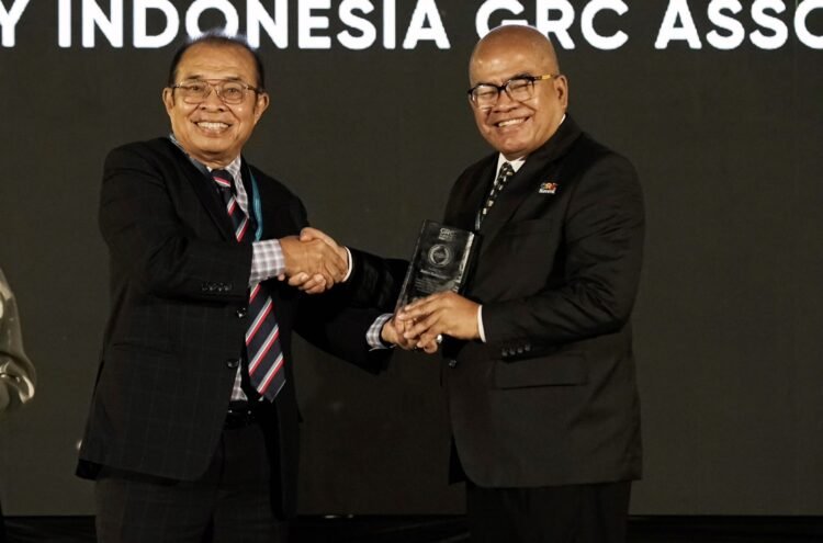 Integritas Nyata dalam Governansi, Amien Sunaryadi Dianugerahi GRC Lifetime Achievement Award 2025