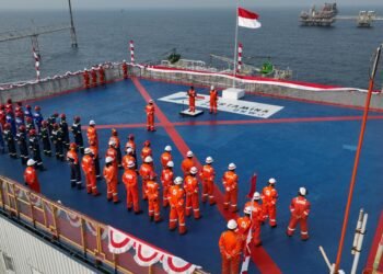 Gelar Upacara HUT RI Ke-80, Subholding Upstream Pertamina Kibarkan Sang Merah Putih di Perairan Indonesia