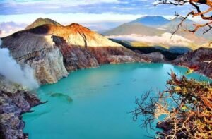 4. Kawah Ijen – Banyuwangi (Foto : Google