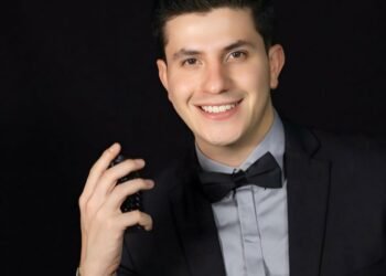 Hasil Ala Studio Banget! Prompt Edit Foto Profesional Buat Profil LinkedIn