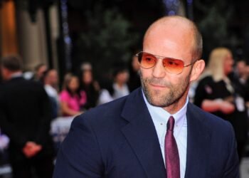Dari Kerasnya Jalanan Inggris Hingga Jadi Aktor Laga Hollywood Jason Statham