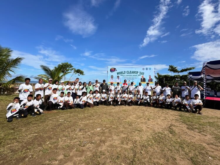 PEP Papua Field Dukung  Kegiatan World Clean Up Day Papua Barat Daya 2025
