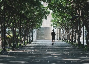 Jalan Kaki Pagi Hari vs Sore Hari Mana yang Lebih Sehat?