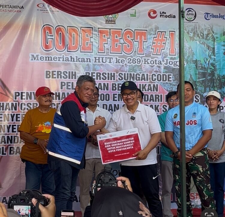 PGN Serahkan Bantuan CSR 50 Gerobak Sampah dan Insinerator untuk Dukung Pengelolaan Sampah di Yogyakarta