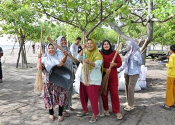PGN Gelar Aksi Bersih Pantai, 1,1 Ton Sampah Terangkat dari Tanjung Pasir Banten