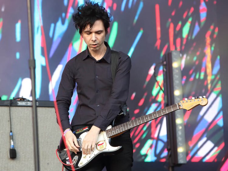 Kecintaan Gitaris Band Indie Rock, New York pada Indonesia