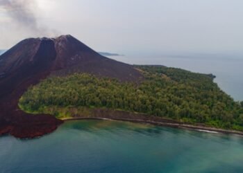 Anak Krakatau dalam Status Waspada; Mengenang Kengerian Letusan Dahsyat 1883