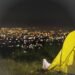 Camping di alam terbuka dengan pemandangan city light menjadi alternatif favorit, terutama bagi yang ingin suasana lebih tenang namun tetap berkesan pada saat perayaan malam tahun baru.