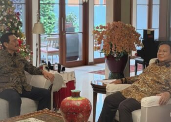 Prabowo Kunjungi Rumah Luhut Saat Natal, Bicara Negosiasi Tarif hingga Bansos Digital