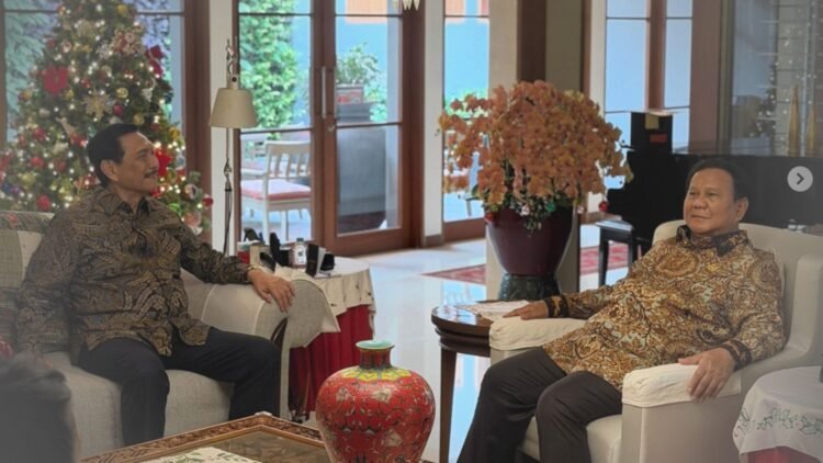 Prabowo Kunjungi Rumah Luhut Saat Natal, Bicara Negosiasi Tarif hingga Bansos Digital