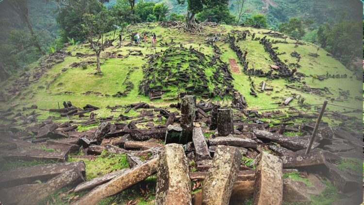 Sejarah Gunung Padang: Situs Megalitikum Misterius dengan Temuan Artefak Purba