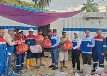 Dirut Pertamina Drilling Kunjungi Posko Banjir di Rig PDSI#19.1 dan Memberikan Bantuan Dapur Umum di Langkat, Sumatra Utara