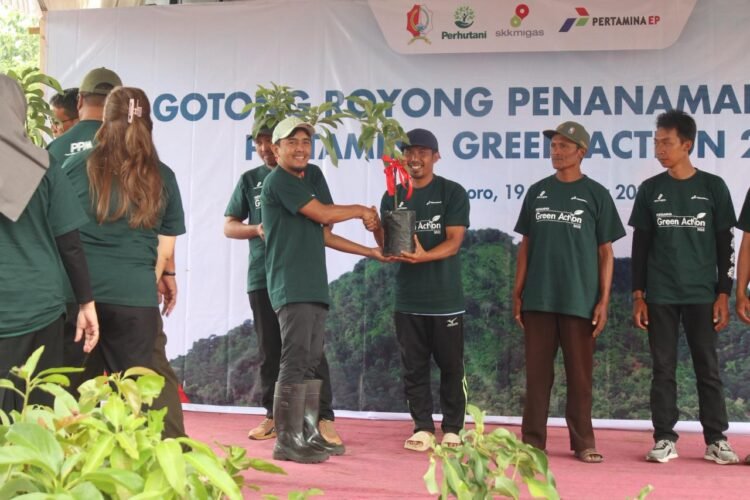 Hijaukan Alam Bojonegoro, Pertamina EP Sukowati Field Komitmen Jaga Lingkungan Melalui Pertamina Green Action 2025