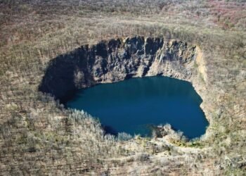 Apa Itu Sinkhole? Fenomena Lubang Besar yang Menghebohkan Warga Lima Puluh Kota Sumbar