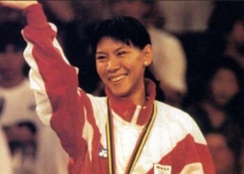 Susi Susanti, Legenda Bulutangkis Indonesia, Berjuang Demi Status WNI