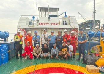 PHE WMO Berhasil Evakuasi Enam ABK KLM Sejarah Tirta Abadi yang Hampir Tenggelam di Perairan Gresik