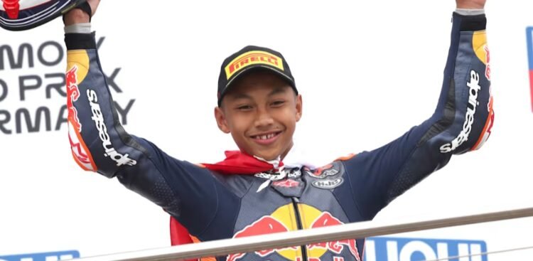 Keajaiban di Jerez! Dari P17 ke Podium Tertinggi, Kiandra Ramadhipa Juara Red Bull Rookies Cup 2026