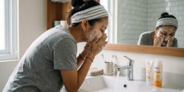 Serupa Tapi Tak Sama, Perbedaan Sabun Cuci Muka Pria dan Wanita, Apakah Boleh Tukeran?