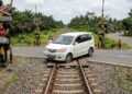 Kenapa Mobil Bisa Mogok di Lintasan Kereta? Belajar dari Insiden Tabrakan Kereta di Bekasi Timur