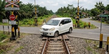 Kenapa Mobil Bisa Mogok di Lintasan Kereta? Belajar dari Insiden Tabrakan Kereta di Bekasi Timur