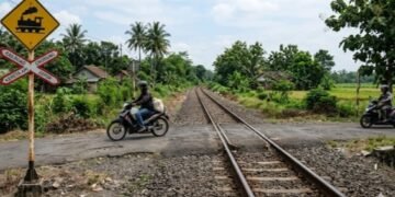 Apa yang Harus Dilakukan Jika Kendaraan Mati di Tengah Perlintasan Kereta Api?