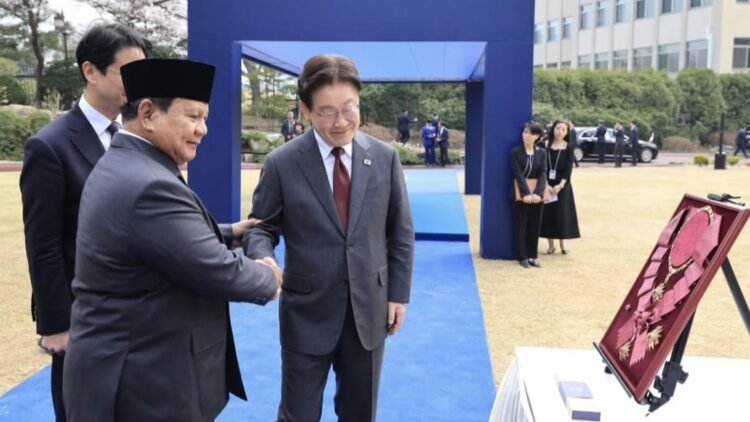 Prabowo Terima The Grand Order of Mugunghwa dari Korsel, Apa Maknanya?