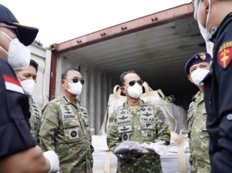 TNI AL Amankan 25 Kontainer Mineral di Batam, Dugaan Penyelundupan Masih Didalami