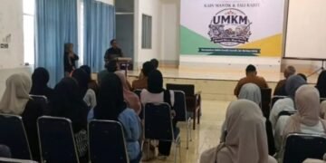 Wujud Komitmen Pemberdayaan Masyarakat, PT ANTAM dan Pemkab Kolaka Latih Pelaku UMKM Kreasikan Kain Mantik