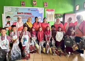 PT Antam dan PWAT Dukung Pendidikan Anak Molawe Lewat Program Sosial