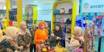 ANTAM Promosikan Kain Tenun dan Kerajinan Rajut Kolaka di Pameran Dekranas 2026