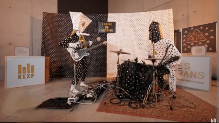 Mengenal Angine de Poitrine, Duo Musisi Rock Eksperimental Anonim yang Akan Ganti Topeng