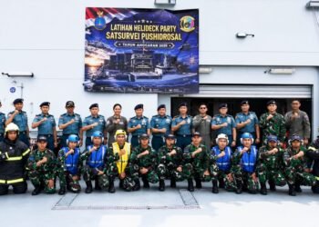 Pushidrosal Gelar Latihan Helideck Party di KRI Canopus-936, Perkuat Kesiapan Operasi Penerbangan