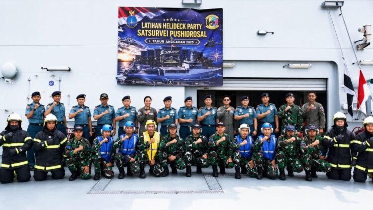Pushidrosal Gelar Latihan Helideck Party di KRI Canopus-936, Perkuat Kesiapan Operasi Penerbangan