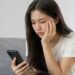 Apakah Oversharing Berkaitan dengan Self-Esteem? Ini Penjelasan Psikologisnya