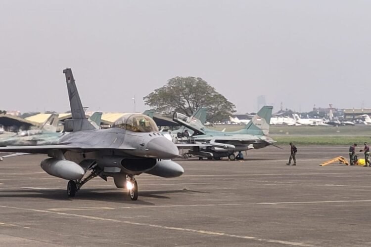 Tiga Jet Tempur F-16 Wara-wiri di Langit Jakarta, TNI AU Ungkap Alasan Penerbangannya
